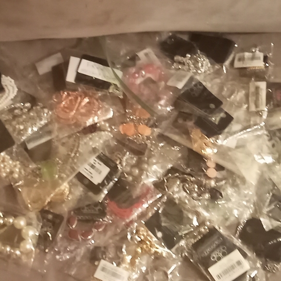 Paparazzi Jewelry Lot of 50 pieces - Picture 2 of 3